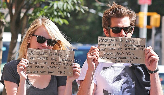 Emma Stone y Andrew Garfield frente a los paparazzi